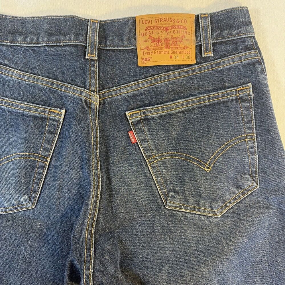 Vintage Levi’s 505 Jeans Men’s 32x30 Medium Wash Red Tag